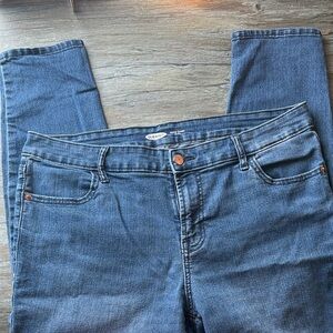 Old Navy Women's Super Skinny Mid Rise Jeans in Classic Blue